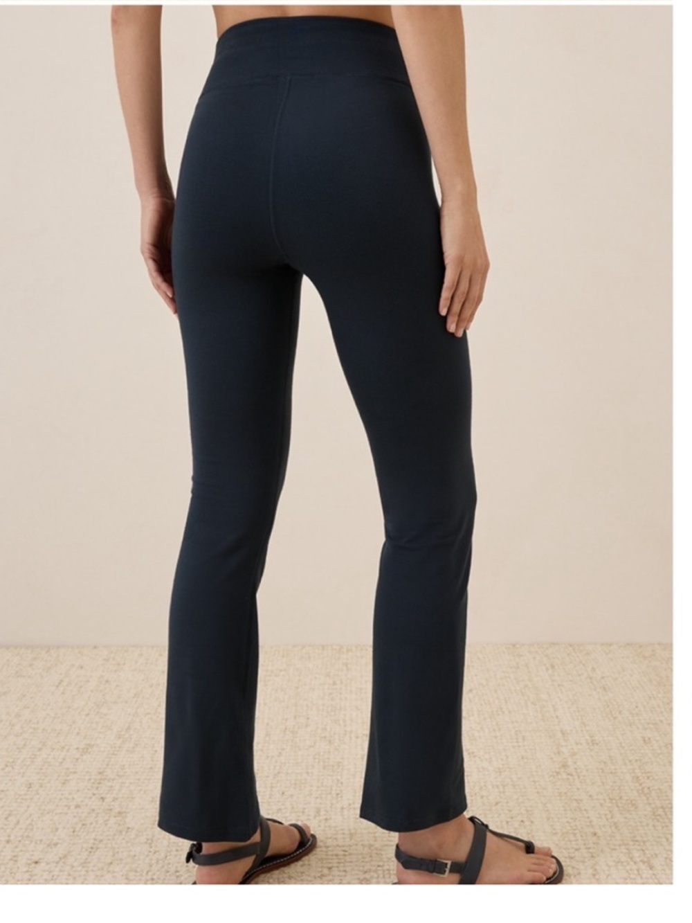 NWOT Pact Sz M Black On The Go-To Cropped Bootcut Organic Cotton Legging - Picture 2 of 2